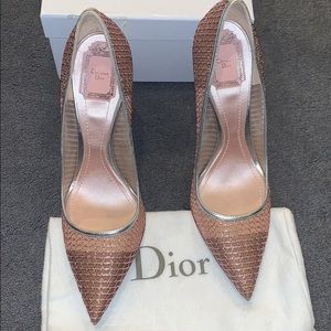 Dior Essence pump